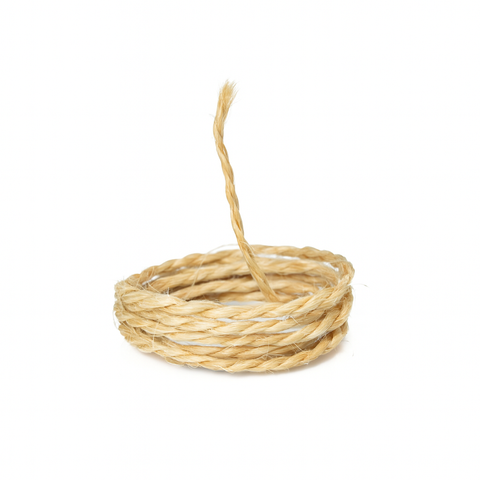 Detalle del trenzado de la cuerda de sisal natural de 2 cabos